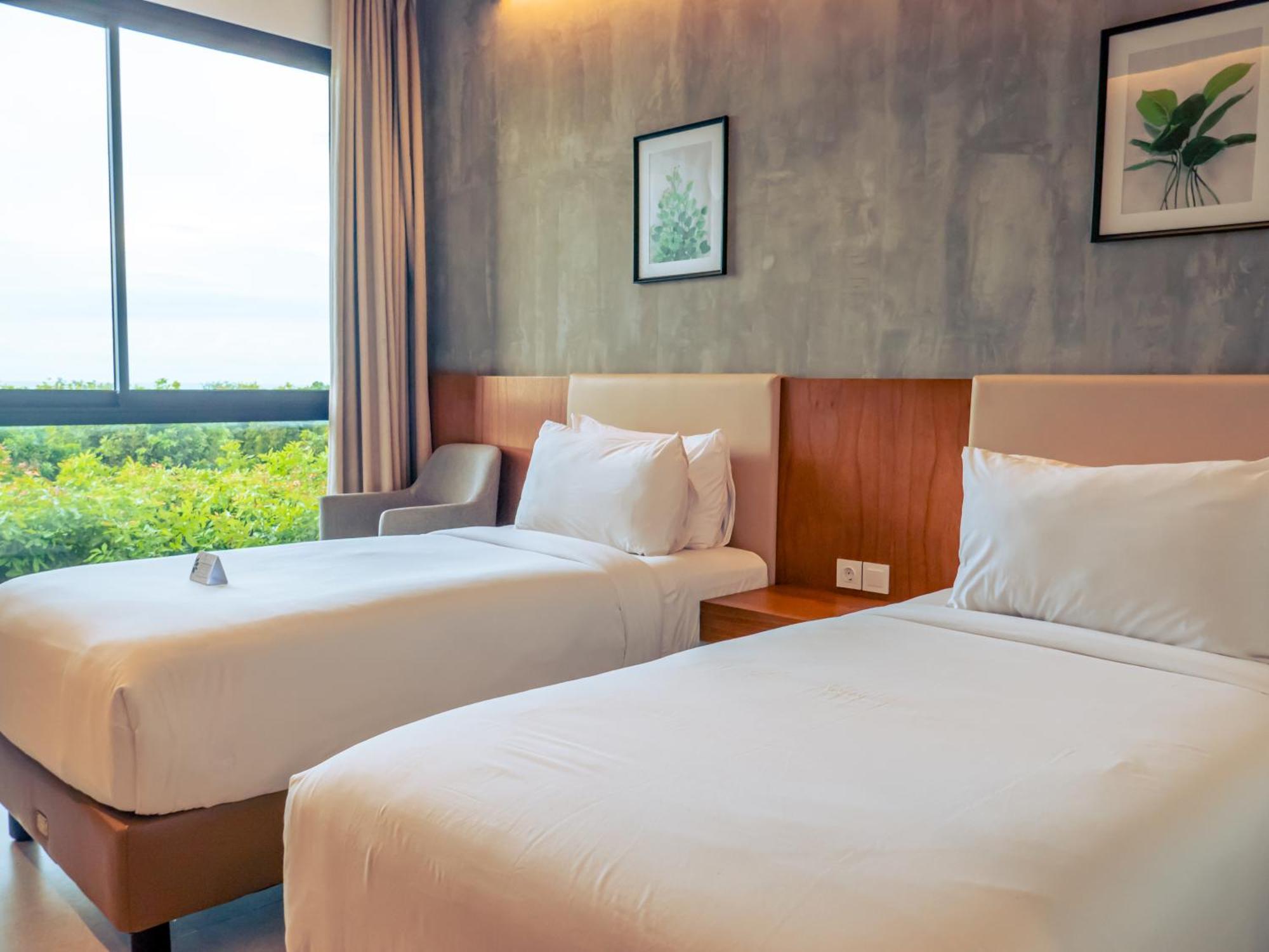 Kambaniru Beach Hotel And Resort Waingapu Buitenkant foto